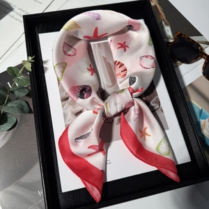 Foulard Quadrato in Raso con Stampa Stella Marina e Conchiglie Protezione Solare da Spiaggia Stile Vacanza Simil Seta Foulard Elegante