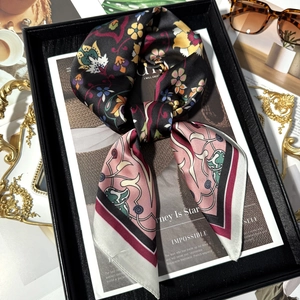 Foulard Carré Imprimé Paisley Floral Bandana Satin Soyeux Accessoire Tête Cheveux Cou Style Bohème Élégant Mode Femme