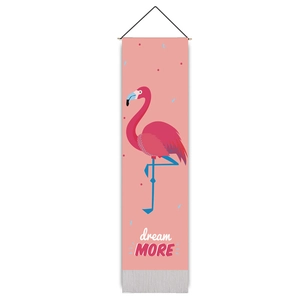 Suspension murale flamant rose avec texte dream MORE, tons roses et bords à franges