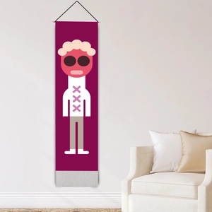 Arazzo decorativo minimalista pop art con personaggio e nappe appeso in un soggiorno moderno