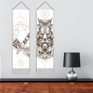 Tapisseries murales totems animaux minimalistes avec motifs géométriques et des franges