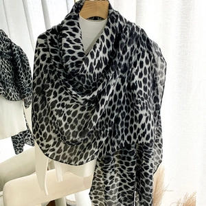 Fashionable leopard print velvet scarf for women, warm winter thick shawl in grey tones