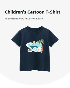 Détail du t-shirt en coton bleu marine avec imprimé tropical Sea et col rond côtelé doux