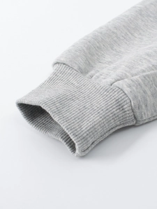 Sweatshirt gris classique pour garçons avec détails de poignets élastiques côtelés