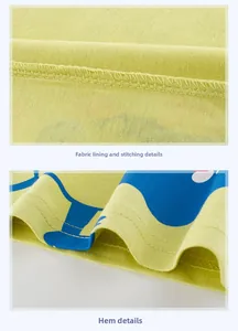 Dettaglio delle cuciture sulla fodera in cotone verde e dell'orlo a doppio ago della t-shirt