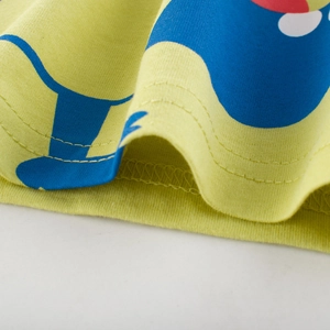 T-shirt per bambini verde brillante con dettaglio orlo a doppia ago e stampa cartoon