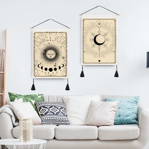 Set de tapisseries murales bohèmes soleil et lune avec pompons noirs et tringle en bois