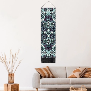 Tapestrie murale mandala bohème avec motifs violets et pompons noirs pour le salon