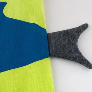 T-shirt en maille pour garçon avec surpiqûres créatives vert fluo et bleu