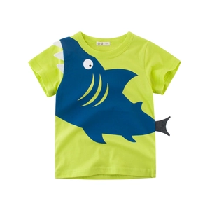 T-shirt enfant vert fluo avec motif de requin en 3D et nageoire latérale créative