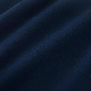 Primo piano del tessuto a maglia blu navy di alta qualità per pantaloni sportivi da ragazzo