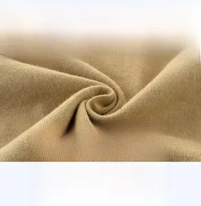 Detail von weichem khakifarbenem Strickstoff mit zarter Textur und atmungsaktiven Fasern