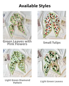 Vue détaillée de quatre foulards en satin à fleurs avec motifs de tulipes