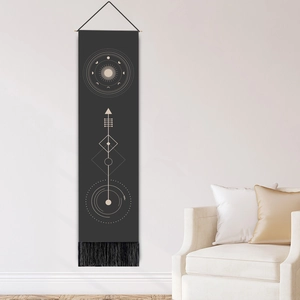 Arazzo tarocchi nordico grigio con motivi celesti di sole e luna e nappe decorative