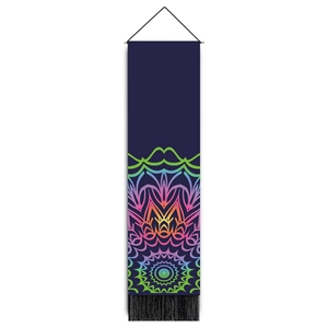 Vertikaler böhmischer blauer Mandala-Wandteppich mit bunten Mustern und schwarzen Quasten