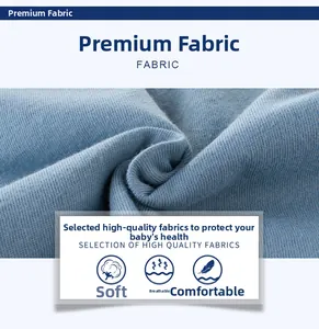 Gros plan sur le coton côtelé bleu clair doux et respirant pour t-shirt bébé