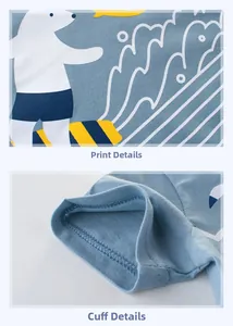 Détail de l'imprimé ours surfeur et de l'ourlet à double couture du t-shirt bleu pour enfant