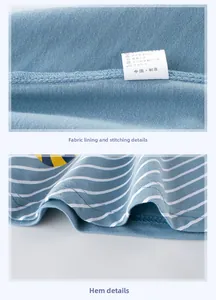 Détail du tissu en coton rayé bleu et blanc montrant la texture et les coutures