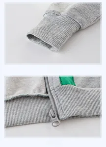 Dettaglio macro dei polsini a costine e dell'orlo su una giacca in maglia grigia con zip