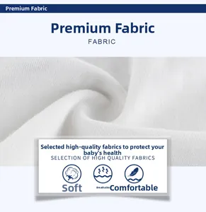 Gros plan sur la texture du tissu en coton blanc doux pour t-shirt de bébé