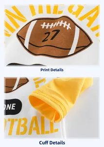 Détails du t-shirt en coton avec imprimé football et poignets côtelés jaunes