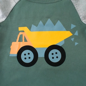 T-shirt manches longues enfant bicolore vert avec imprimé camion de chantier dessin animé