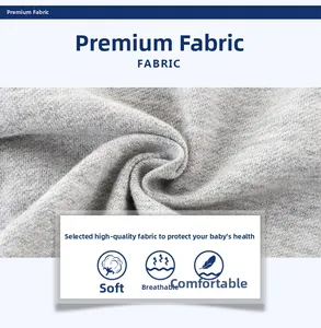 Dettaglio del tessuto in cotone grigio morbido e traspirante per pantaloni sportivi da bambino