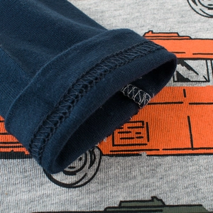 T-shirt manches longues garçon avec poignets bleu marine et motifs de bus orange