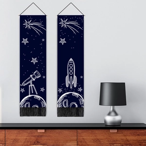 Ensemble de tapisseries bleu nuit avec illustrations de télescope et fusée à franges noires
