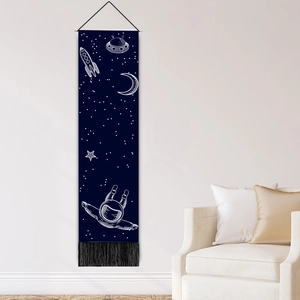Tapisserie espace galaxie astronaute avec motifs de fusée blanche et pompons noirs