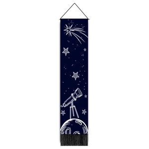 Tapisserie verticale télescope et lune en toile bleu foncé avec pompons décoratifs