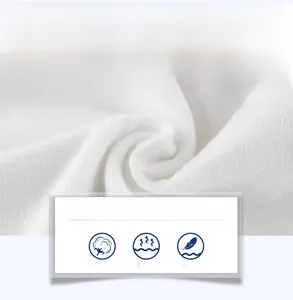 Dettaglio del tessuto in cotone bianco morbido e traspirante per t-shirt bambino