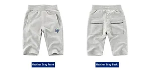 Vista fronte e retro dei pantaloncini sportivi grigi per bambini con squalo blu