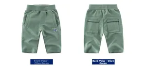 Dettaglio dei pantaloncini in cotone per bambini verde con ricamo di pesci