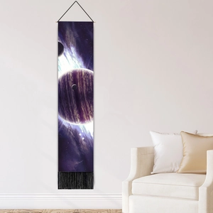 Tapisserie scandinave système solaire avec planète violette, étoiles et franges noires