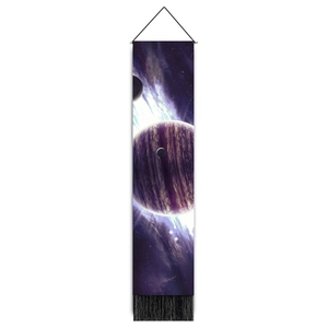 Tapisserie verticale du système solaire avec planète violette et glands noirs décoratifs