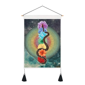 Tapisserie mystique serpent et fleurs de lune avec décorations colorées arc-en-ciel