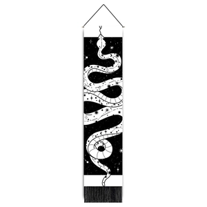 Arazzo verticale con serpente bianco e nero, stelle mistiche, luna e nappe lunghe