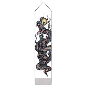 Arazzo psichedelico con serpente colorato su legno scuro e luna dorata decorativa