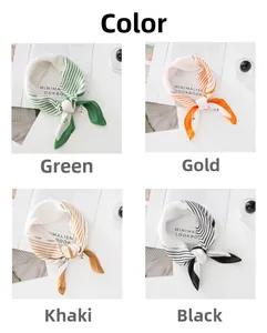 Détail de foulards carrés en soie avec rayures et lettrage Flower en quatre couleurs