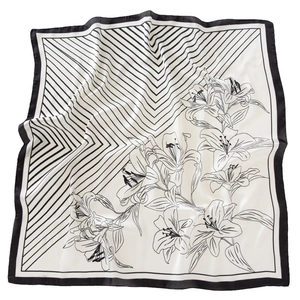 Foulard in seta classico bianco e nero con strisce e motivo giglio per un look chic