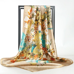 Carré de soie satiné avec motifs dorés et imprimés floraux élégants pour femmes