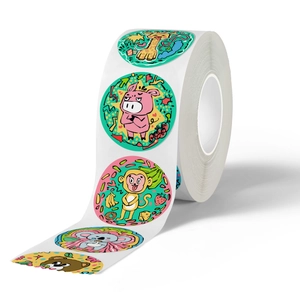 Rotolo di adesivi premio colorati con animali cartoon come giraffa, maiale e vari orsi