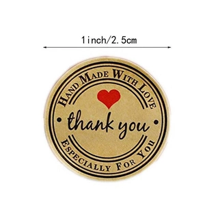 Autocollants kraft brun avec cœur rouge et marquage de taille pour sceller cadeaux
