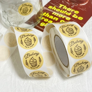 Handmade bakery kraft paper roll stickers with cupcake icons for gift packaging
