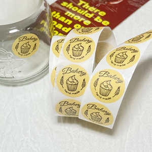 Kraft bakery stickers roll with cupcake design and handmade text for gift packaging
