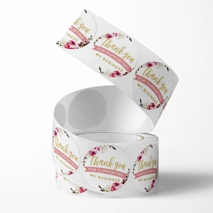 Rouleau d'autocollants Thank You fleuris pour emballage avec fleurs roses et texte doré