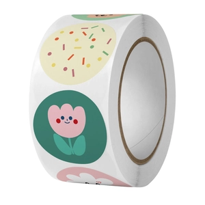 Roll of 500 cute cartoon stickers with sweet heart patterns for DIY journaling and decoration