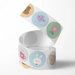 Roll of 500 cute bear stickers in macaron colors for gift packaging and DIY crafts