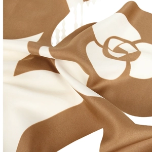 Sciarpa in seta 90cm stile francese con stampa rose romantiche e trama in raso marrone